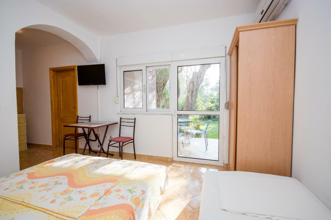 Apartments Duskic Utjeha Bagian luar foto